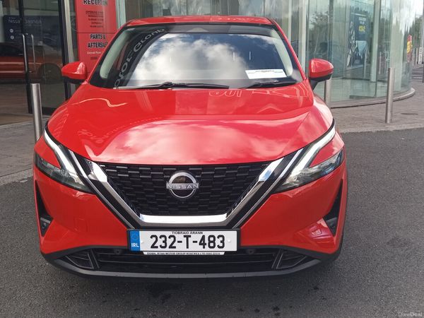 Nissan Qashqai MPV, Petrol, 2023, Red