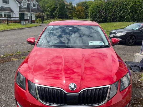 Skoda Octavia Saloon, Diesel, 2019, Red