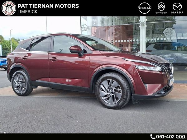 Nissan Qashqai MPV, Petrol, 2021, Red