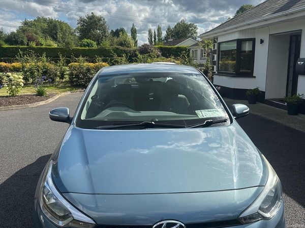 Hyundai i20 Hatchback, Petrol, 2016, Blue