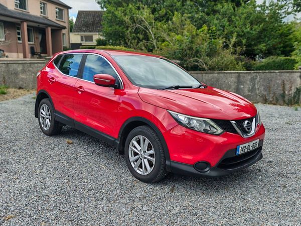 Nissan Qashqai Hatchback, Diesel, 2014, Red