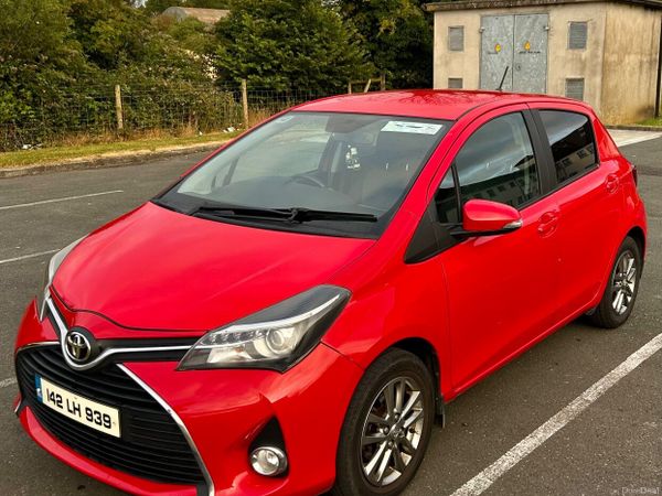 Toyota Yaris Hatchback, Petrol, 2014, Red