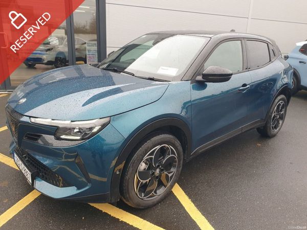 Alfa Romeo Junior Hatchback, Petrol, 2025, Blue