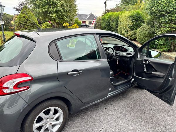 Peugeot 208 Hatchback, Petrol, 2013, Grey