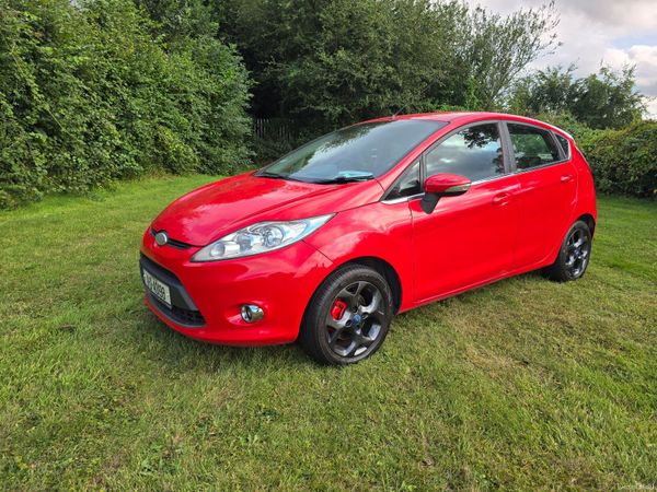Ford Fiesta Hatchback, Petrol, 2011, Red