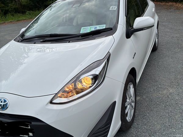 Toyota Aqua Hatchback, Petrol Hybrid, 2020, White
