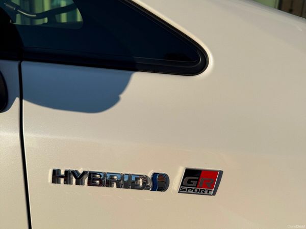 Toyota Prius MPV, Petrol Hybrid, 2019, White