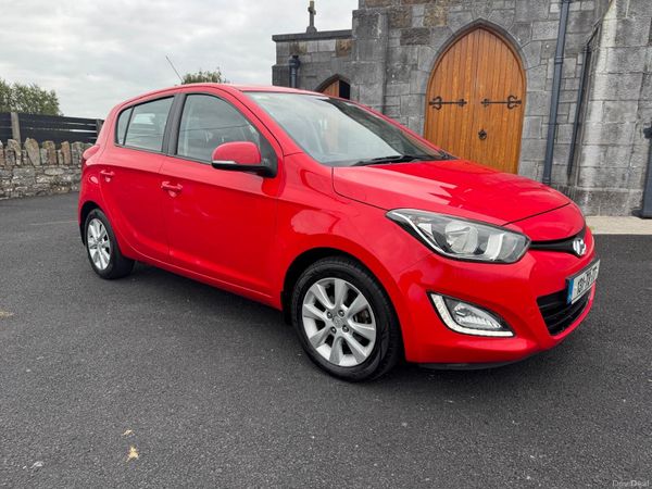 Hyundai i20 Hatchback, Petrol, 2013, Red