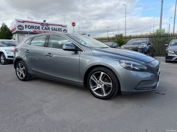 Volvo V40 Hatchback, Diesel, 2015, Grey