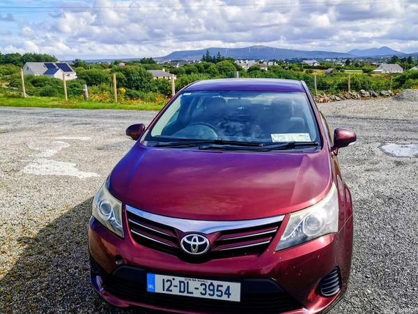 Toyota Avensis Saloon, Diesel, 2012, Red