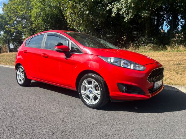 Ford Fiesta Hatchback, Petrol, 2017, Red