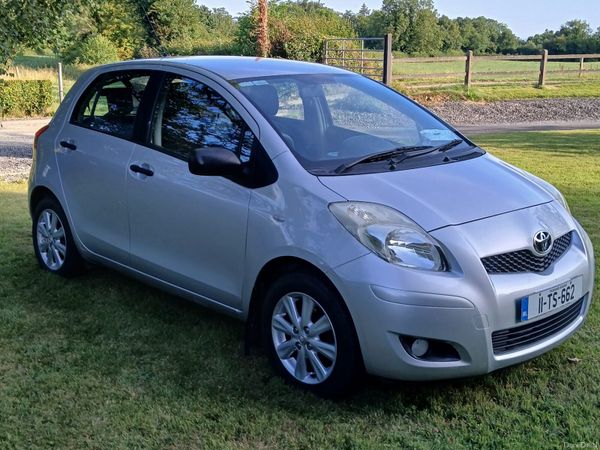 Toyota Yaris Hatchback, Petrol, 2011, Silver