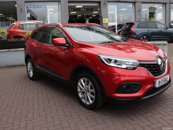 Renault Kadjar SUV, Petrol, 2019, Red