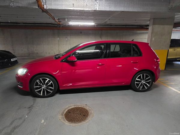 Volkswagen Golf Hatchback, Petrol, 2015, Red