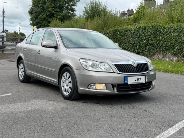 Skoda Octavia Saloon, Diesel, 2012, Beige