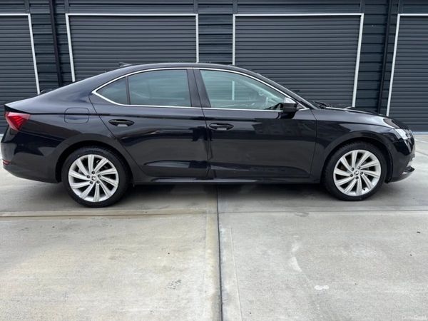 Skoda Octavia Saloon, Petrol Hybrid, 2024, Black