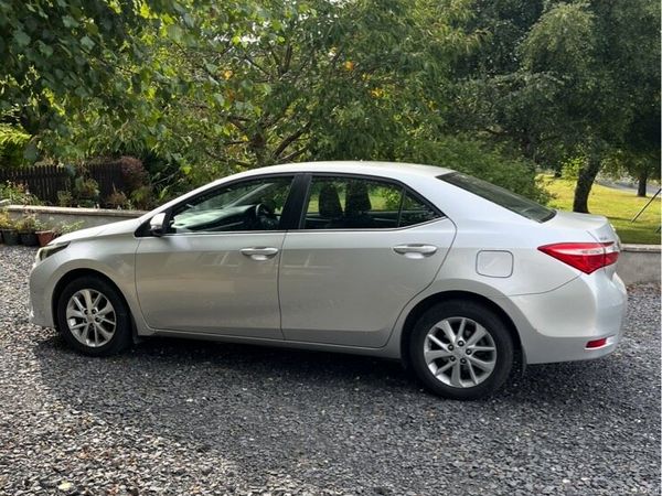 Toyota Corolla Saloon, Diesel, 2016, Silver
