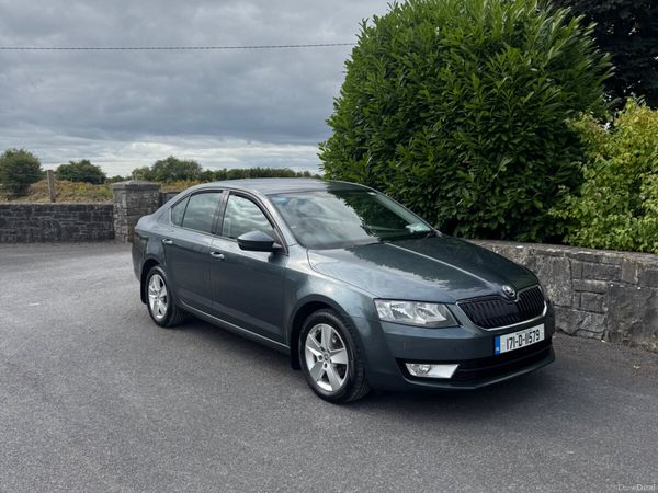 Skoda Octavia Saloon, Diesel, 2017, Grey