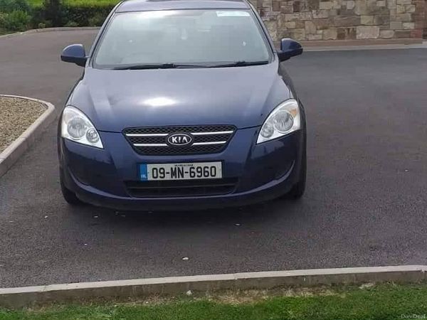 Kia Ceed Hatchback, Diesel, 2009, Blue