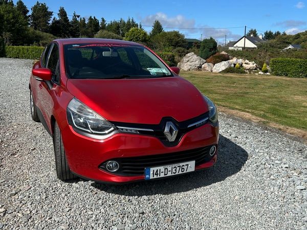 Renault Clio Hatchback, Petrol, 2014, Red