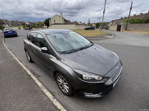 Ford Focus Hatchback, Petrol, 2015, Grey