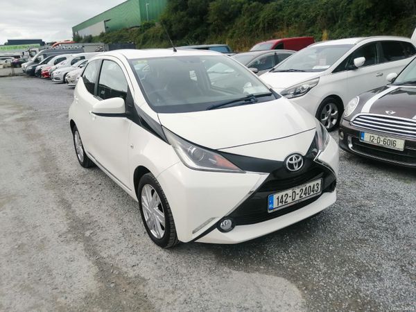 Toyota Aygo Hatchback, Petrol, 2014, White