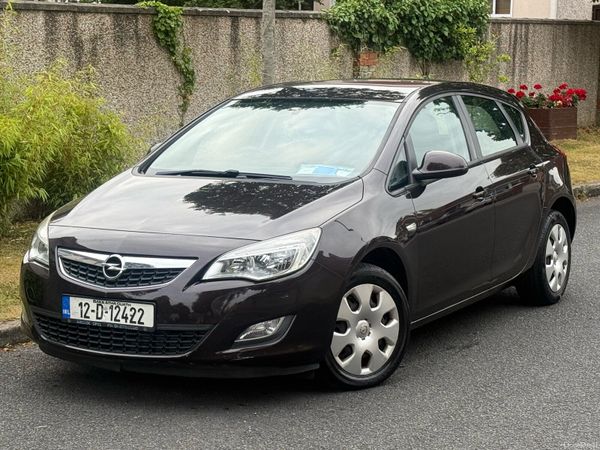 Opel Astra Hatchback, Petrol, 2012, Brown
