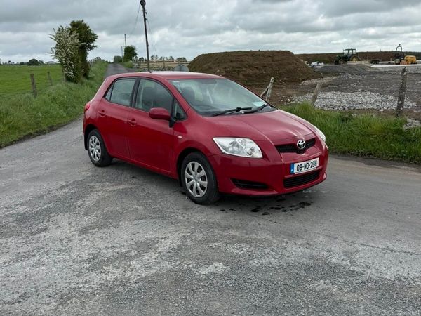 Toyota Auris Hatchback, Petrol, 2008, Red