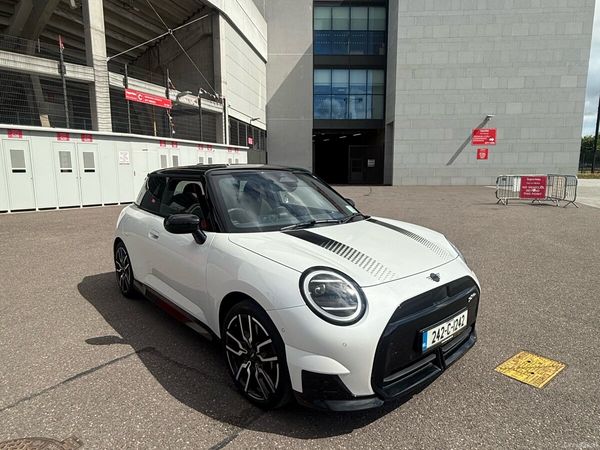 Mini Cooper Hatchback, Electric, 2024, White