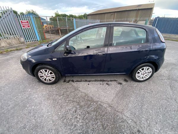 Fiat Punto Hatchback, Petrol, 2014, Blue