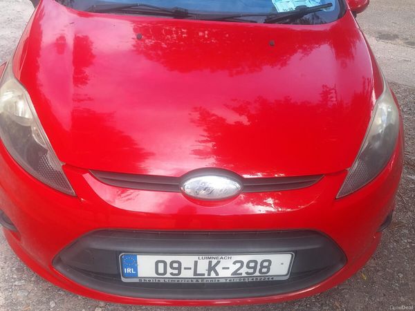 Ford Fiesta Hatchback, Petrol, 2009, Red