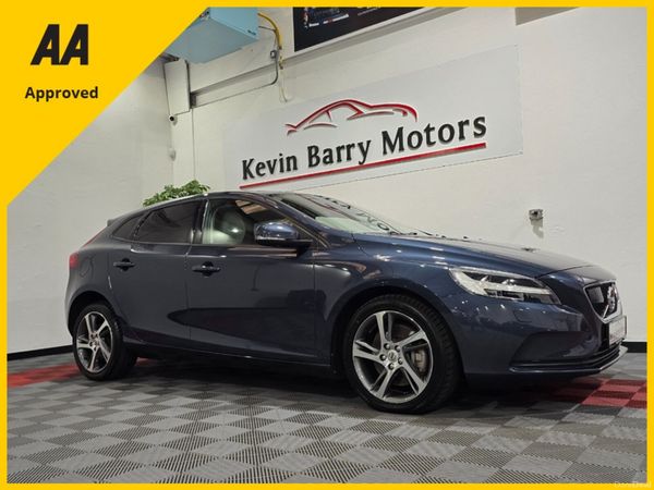 Volvo V40 Hatchback, Diesel, 2018, Blue