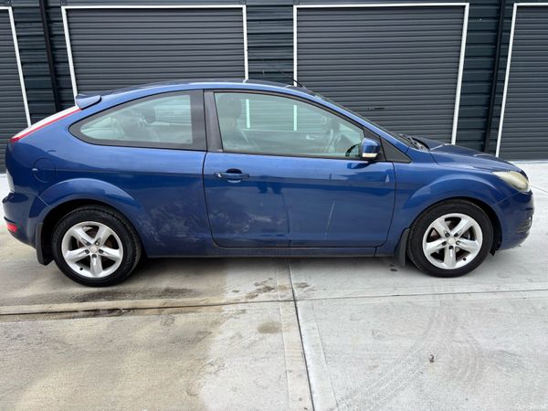 Ford Focus Hatchback, Petrol, 2009, Blue
