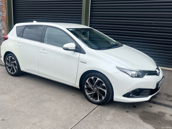 Toyota Auris MPV, Petrol Hybrid, 2016, White