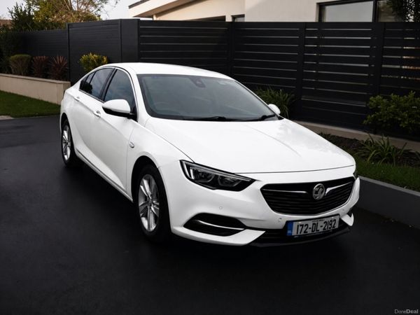 Vauxhall Insignia Hatchback, Diesel, 2017, White