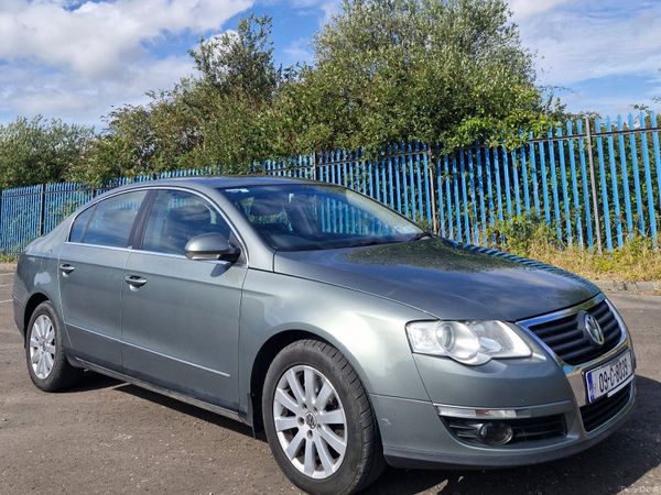 Volkswagen Passat Saloon, Petrol, 2009, Green
