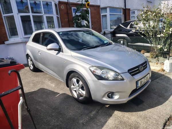 Kia Ceed Hatchback, Petrol, 2008, Silver