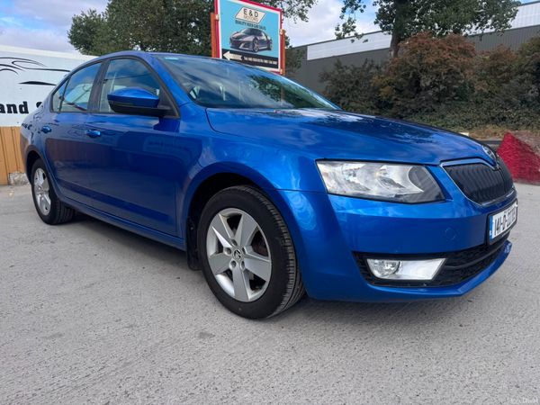 Skoda Octavia Saloon, Petrol, 2014, Blue