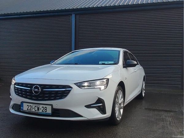 Opel Insignia Hatchback, Diesel, 2022, White