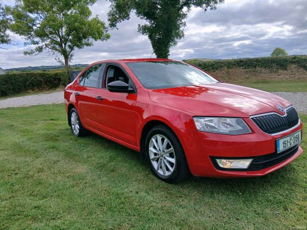 Skoda Octavia Saloon, Diesel, 2015, Red