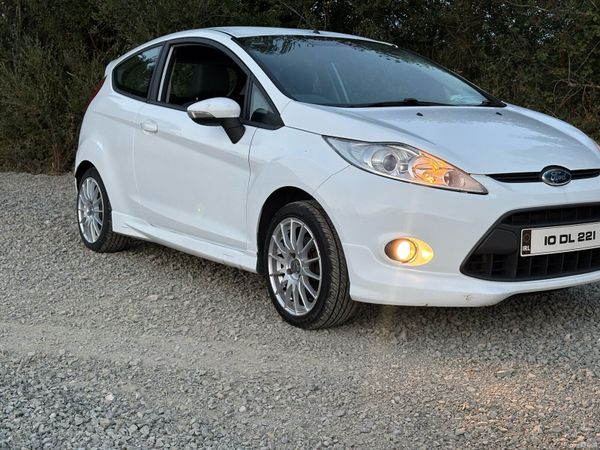 Ford Fiesta Hatchback, Petrol, 2010, White