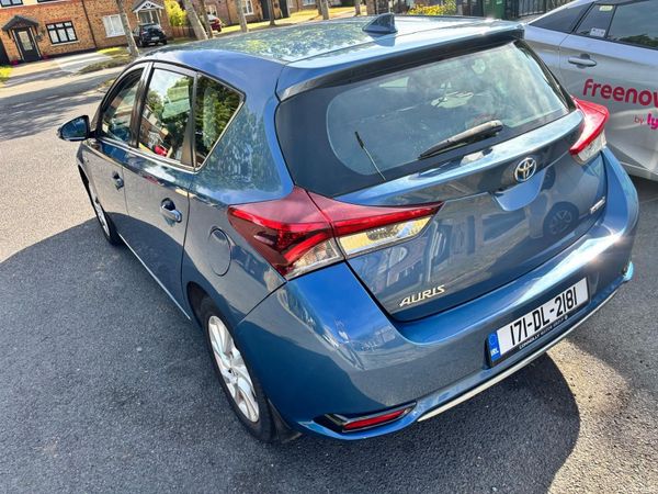 Toyota Auris MPV, Petrol Hybrid, 2017, Blue