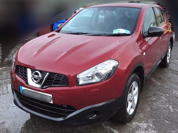 Nissan Qashqai Estate/Jeep, Diesel, 2012, Red