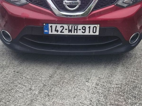 Nissan Qashqai Hatchback, Diesel, 2014, Red