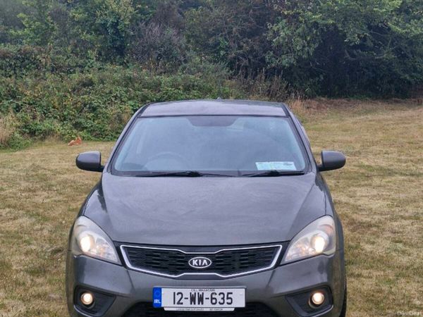 Kia Ceed Hatchback, Diesel, 2012, Silver