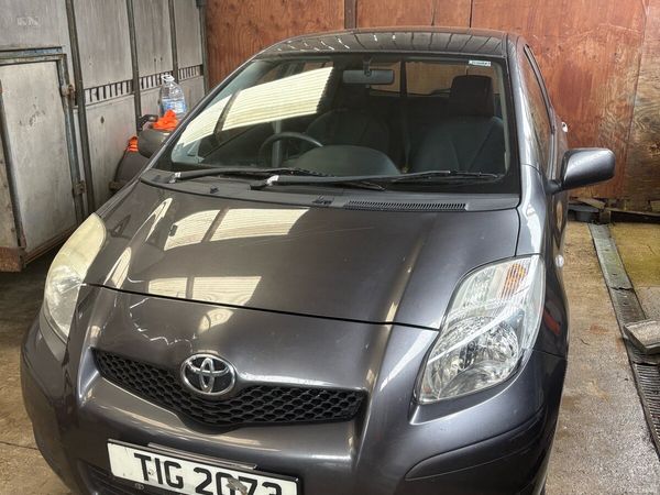 Toyota Yaris Hatchback, Petrol, 2010, Grey