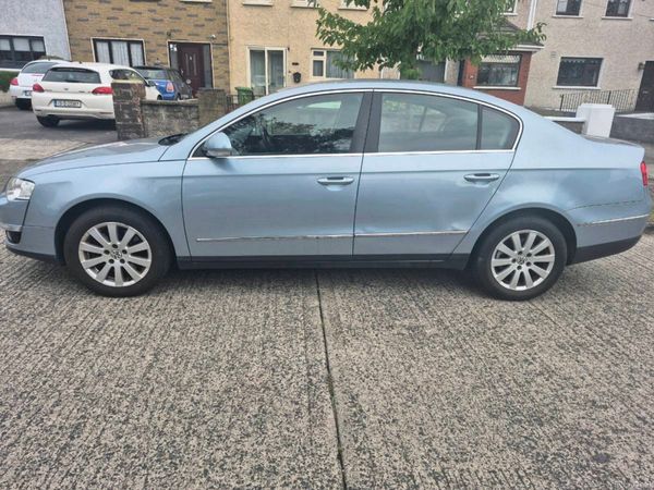 Volkswagen Passat Saloon, Petrol, 2009, Blue