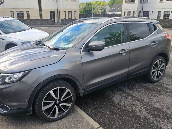 Nissan Qashqai Hatchback, Diesel, 2014, Grey