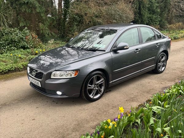 Volvo S40 Saloon, Diesel, 2012, Grey