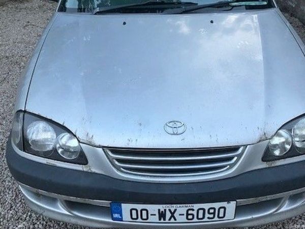 Toyota Avensis Saloon, Petrol, 2000, Silver